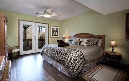 Cozy Smoky Mountain Cabin Retreat in Maggie Valley, North Carolina - Maggie Valley, North Carolina - glamping.directory