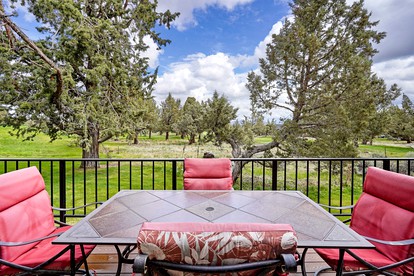 Marvelous Family-Friendly Cabin in Redmond, Oregon - Perfect Glamping Destination for Golf Enthusiasts - Redmond, Oregon - glamping.directory