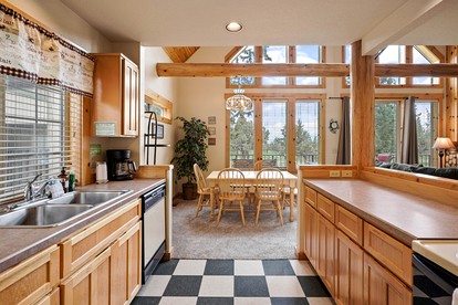 Marvelous Family-Friendly Cabin in Redmond, Oregon - Perfect Glamping Destination for Golf Enthusiasts - Redmond, Oregon - glamping.directory