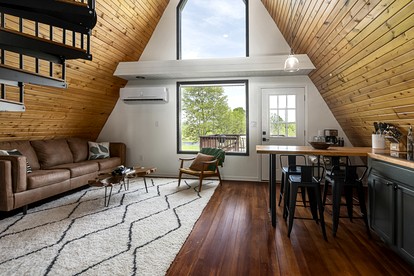 Breathtaking A-frame with Impressive Nature Views in Carbondale, Illinois - Makanda, Illinois - glamping.directory