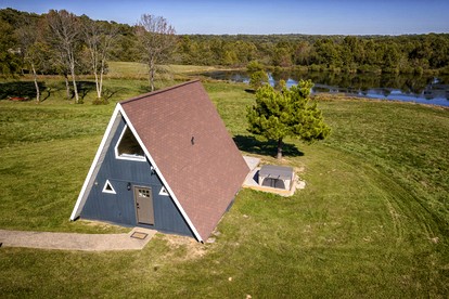 Breathtaking A-frame with Impressive Nature Views in Carbondale, Illinois - Makanda, Illinois - glamping.directory