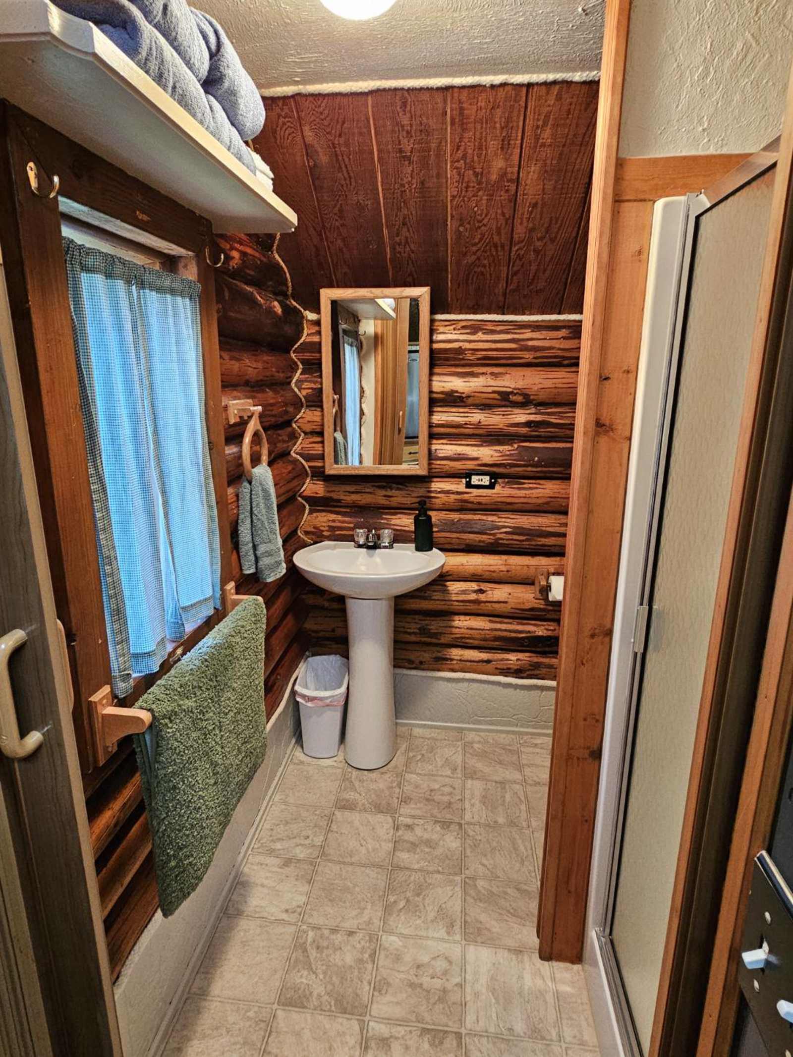 Alder Avenue Rentals - Ninilchik, Alaska - glamping.directory