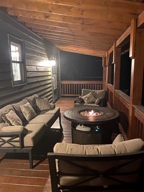 Rustic Cabin with Jacuzzi, Game Room and Deck in Georgia - Ellijay, Georgia - glamping.directory