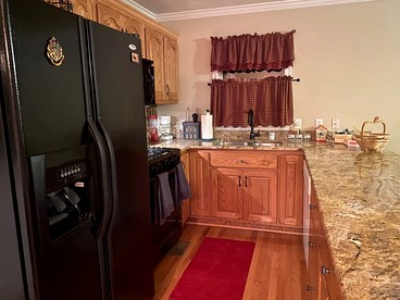 Rustic Cabin with Jacuzzi, Game Room and Deck in Georgia - Ellijay, Georgia - glamping.directory