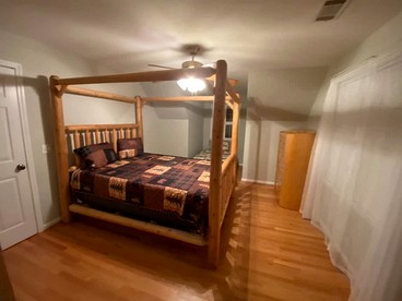 Rustic Cabin with Jacuzzi, Game Room and Deck in Georgia - Ellijay, Georgia - glamping.directory