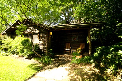 Cozy Family-Friendly Log Cabin Rental with Breakfast Included in Sedona - glamping.directory