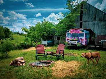 Cozy Hot Tub “Love Bus” near Augusta, Kentucky - glamping.directory