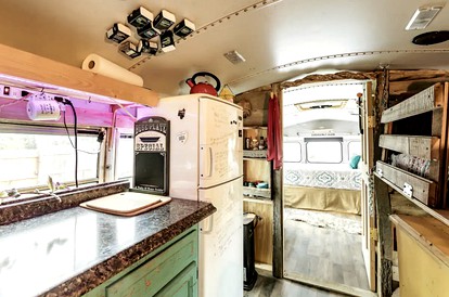 Cozy Hot Tub “Love Bus” near Augusta, Kentucky - Germantown, Kentucky - glamping.directory