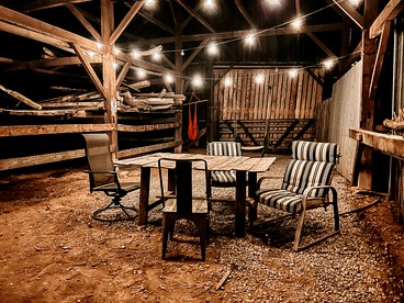 Cozy Hot Tub “Love Bus” near Augusta, Kentucky - Germantown, Kentucky - glamping.directory