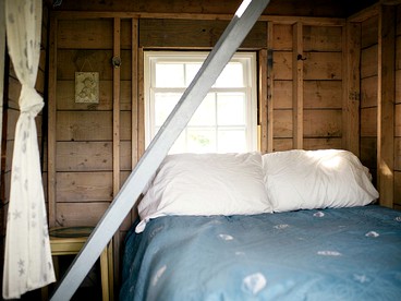 Off-The-Grid Cottage Rental with Beautiful Views on Crow Island, Maine - Arrowsic, Maine - glamping.directory