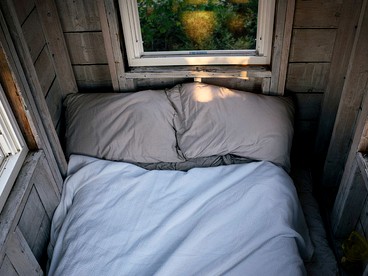 Off-The-Grid Cottage Rental with Beautiful Views on Crow Island, Maine - Arrowsic, Maine - glamping.directory