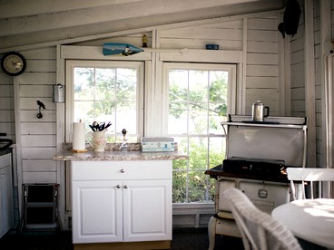 Off-The-Grid Cottage Rental with Beautiful Views on Crow Island, Maine - Arrowsic, Maine - glamping.directory