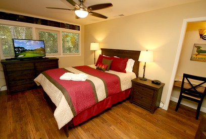 Peaceful Dog-Friendly Cabin Rental with River Access for Glamping in Northern California - Guerneville, California - glamping.directory