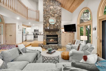 Cozy Sunny Bear Mountain Retreat with Floor-to-Ceiling Stone Fireplace Near Wintergreen Resort in VA - Wintergreen Resort, Virginia - glamping.directory