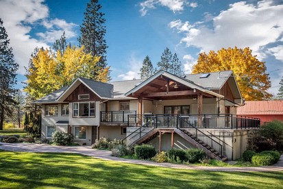 Luxurious, Riverfront Cabin with Panoramic Views of the Spokane River, in Post Falls, Idaho - Post Falls, Idaho - glamping.directory