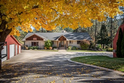 Luxurious, Riverfront Cabin with Panoramic Views of the Spokane River, in Post Falls, Idaho - Post Falls, Idaho - glamping.directory