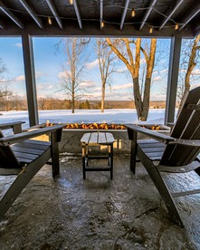 Luxury Cabin with a Hot Tub in Barneveld Ideal for Romantic Adirondack Getaways - Barneveld, New York - glamping.directory