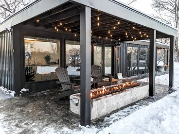 Luxury Cabin with a Hot Tub in Barneveld Ideal for Romantic Adirondack Getaways - Barneveld, New York - glamping.directory