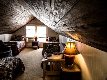 Charming Glamping Rental with Fireplace near Great Smoky Mountains National Park - Greeneville, Tennessee - glamping.directory