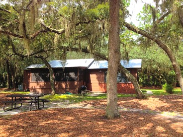 Lakefront Weekend Getaway with a Private Dock near the Ocala National Forest, Florida - glamping.directory