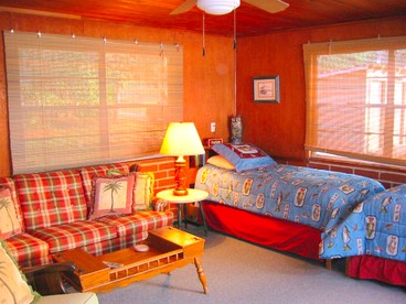 Lakefront Weekend Getaway with a Private Dock near the Ocala National Forest, Florida - Orange Springs, Florida - glamping.directory