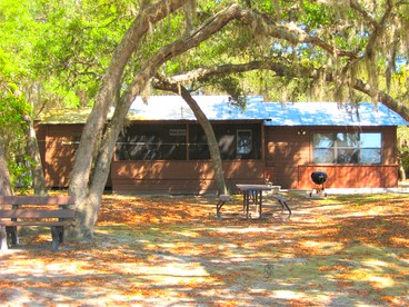 Lakefront Weekend Getaway with a Private Dock near the Ocala National Forest, Florida - Orange Springs, Florida - glamping.directory