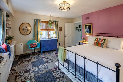 Thoughtfully Design Cottage with Breathtaking Indoor and Outdoor in Maryland - Boonsboro, Maryland - glamping.directory