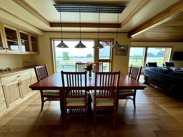 Elegant Vacation Home with Aspen Grove & Mountain Views near Ennis Lake in McAllister, Montana - McAllister, Montana - glamping.directory