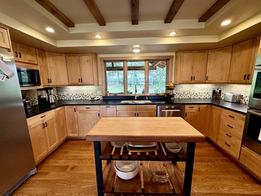 Elegant Vacation Home with Aspen Grove & Mountain Views near Ennis Lake in McAllister, Montana - McAllister, Montana - glamping.directory