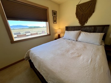 Elegant Vacation Home with Aspen Grove & Mountain Views near Ennis Lake in McAllister, Montana - McAllister, Montana - glamping.directory