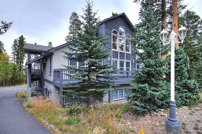 Spacious Breckenridge Cabin Rental Ideal for a Family Getaway in Colorado - glamping.directory