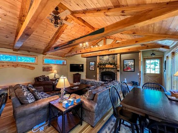 Gorgeous Riverfront Cabin with Games in North Conway, New Hampshire - North Conway, New Hampshire - glamping.directory