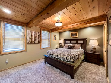 Gorgeous Riverfront Cabin with Games in North Conway, New Hampshire - North Conway, New Hampshire - glamping.directory