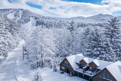 Gorgeous Riverfront Cabin with Games in North Conway, New Hampshire - North Conway, New Hampshire - glamping.directory
