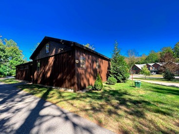Gorgeous Riverfront Cabin with Games in North Conway, New Hampshire - North Conway, New Hampshire - glamping.directory