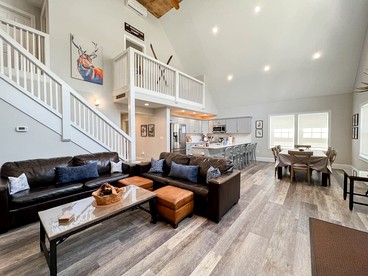 Gorgeous Riverfront Cabin with Games in North Conway, New Hampshire - North Conway, New Hampshire - glamping.directory