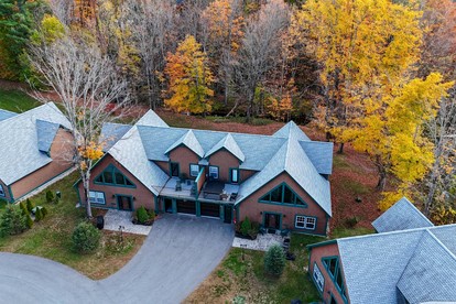Gorgeous Riverfront Cabin with Games in North Conway, New Hampshire - North Conway, New Hampshire - glamping.directory