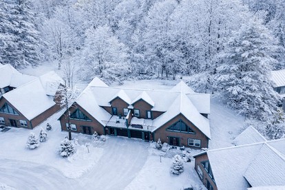 Gorgeous Riverfront Cabin with Games in North Conway, New Hampshire - North Conway, New Hampshire - glamping.directory