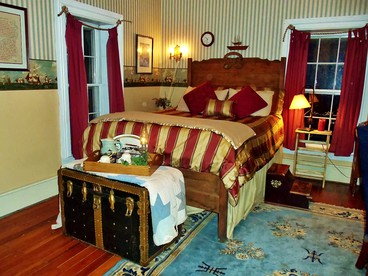 Nautical Suite Getaway with a Fireplace near the Cumberland River in Tennessee - Indian Mound, Tennessee - glamping.directory