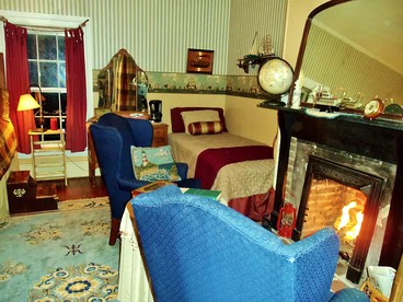 Nautical Suite Getaway with a Fireplace near the Cumberland River in Tennessee - Indian Mound, Tennessee - glamping.directory