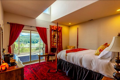 Deluxe Suite with a Spa Tub for a Romantic Getaway in California - Julian, California - glamping.directory