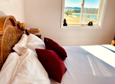Deluxe Suite with a Spa Tub for a Romantic Getaway in California - Julian, California - glamping.directory