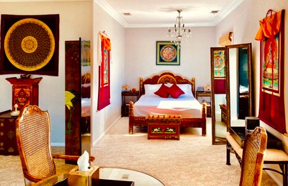 Deluxe Suite with a Spa Tub for a Romantic Getaway in California - glamping.directory