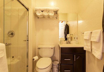 Deluxe Suite with a Spa Tub for a Romantic Getaway in California - Julian, California - glamping.directory