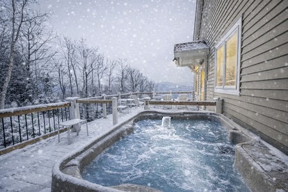 Dreamy Secluded Cabin with Nice Views in Jackson, New Hampshire - glamping.directory