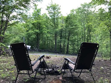 Intimate Tiny Home Rental in the Woods for a Romantic Getaway in New York State - Big Indian, New York - glamping.directory