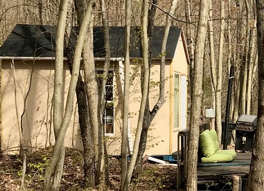 Intimate Tiny Home Rental in the Woods for a Romantic Getaway in New York State - Big Indian, New York - glamping.directory