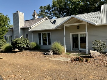 Secluded Country Cabin Rental with Beautiful Garden Space near Fayetteville, Arkansas - Wesley, Arkansas - glamping.directory