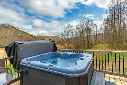 Cozy Stargazing Cabin with Hot Tub near Red River Gorge in Estill County, Kentucky - Stanton, Kentucky - glamping.directory