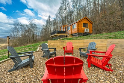 Cozy Stargazing Cabin with Hot Tub near Red River Gorge in Estill County, Kentucky - Stanton, Kentucky - glamping.directory